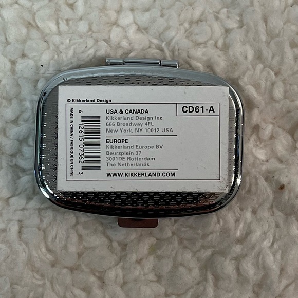 Kikkerland “Flamingo” Pill Case + Mirror - Picture 2 of 5